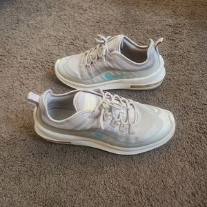 Nike air max axis sneakers shoes size 9 womens neutral